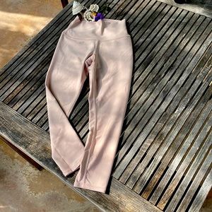 ALO women’s leggings. Size XS. Color blush.